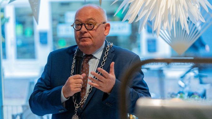 Welkomstmoment opening Tafelsentiment Toespraak burgemeester Arco Hofland tijdens opening Tafelsentiment & Het Lokaal